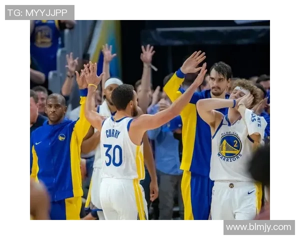 勇士与开拓者激战四月十九日NBA季后赛精彩回顾与分析 勇士与开拓者激战四月十九日NBA季后赛精彩回顾与分析