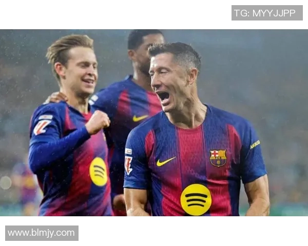 尤文图斯与巴萨激战正酣双方争夺胜利的精彩瞬间回顾