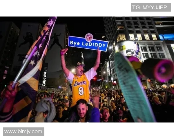 勒布朗-詹姆斯宣布继续留在湖人队，球迷们欢呼雀跃